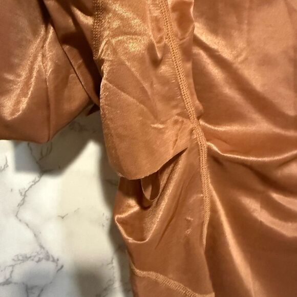 NEW SKIMS Sleek Bronze Barely There Shorts Size 4X - Picture 3 of 5